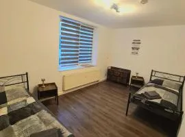 Seyfarthrooms - Monteurwohnung Crimmitschau 8 - zentrale Lage, gute Anbindung, voll ausgestattet