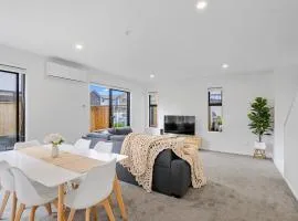 Stylish City Fringe 2 Bedroom House