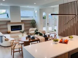 Brand New Architectural Gem 1900 sqft House with SPA bathroom 15min to downtown