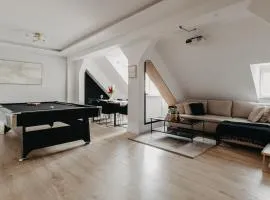 Uniwersytecka 27 - Przestronny apartament na Wrocławskiej Starówce - 3 sypialnie, sauna, billard - Fair Rentals