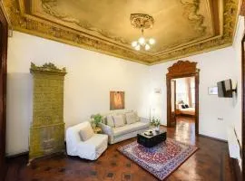 Timeless Elegance Meets Modern Comfort - Stay in the Heart of the Old Town