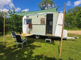 Caravane 70's, hotel di Saint-Marcet