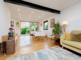 Detached house in Fellbach near Stuttgart, hotel u gradu 'Fellbach'