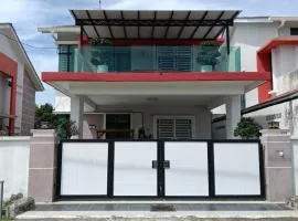 Rumah Jebat Guesthouse with Private Pool 5 Bedroom