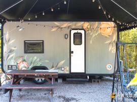 Tai  Ping  Shan Inn, glamping site in Ta-hsi