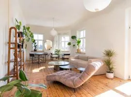 Charming flat with beautiful riverside views