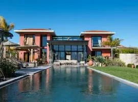 Contemporary Villa With Views Of Cap D'antibes