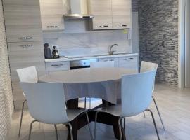 Appartamento Incantevole 300m dal mare، فندق في لينانو سابيادورو