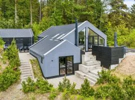 Unique Holiday Home With Large Activity Room At Femmøller