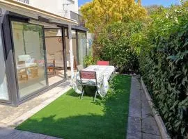House 3 rooms with garden near the sea