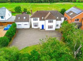 Spacious 5 Bed & Hot Tub Sleeps 12, near Stratford upon Avon, hotel in Wellesbourne Hastings