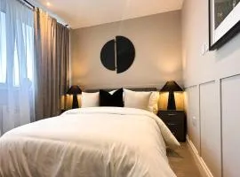Stylish 1BD Flat, Calm, Light-Filled & Central