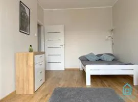 Manhattan Apartment - 15 Minutes to Seaside