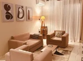 Private Room En-suite with Pool Access - Shared Apartment with One Housemate