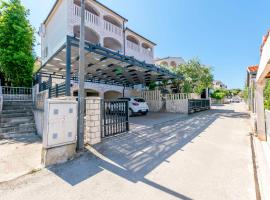 Apartments Marina, hotell sihtkohas Ražanj