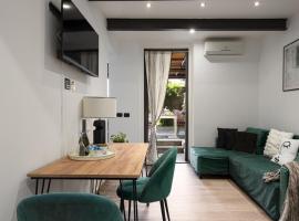 Nadia's Lovely Home - WITH PRIVATE GARDEN AND JACUZZI