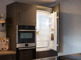 Cozy City Stay 2BR with Sofa Bed