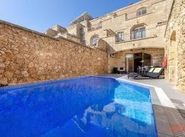 Peaceful Farmhouse Retreat with Pool & Sun Lounger