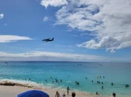 1 BR Apartment with Private Balcony MAHO!