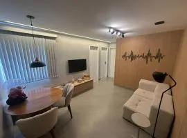 Apartamento moderno com 2 quartos e cama queen-size