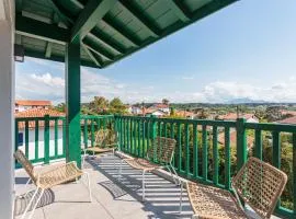 Bel appartement avec terrasse vue rhune, parking et proche des plages de Bidart