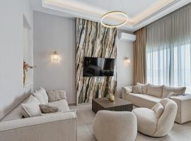 Olymp Luxury Family House, hotell i P&aacute;fos