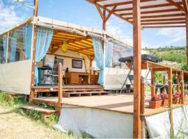 Pirates Queen Caravan, ξενοδοχείο σε Topola