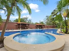 Langosta Beach Ocean View Penthouse w Pool