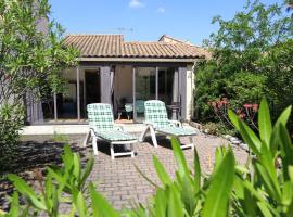 St Cyprien Maison 4p avec grande terrasse et jardin clos, hotel i Saint-Cyprien