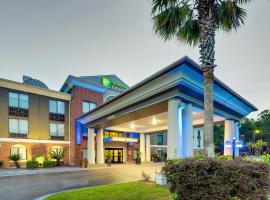 Holiday Inn Express Hotel & Suites Hinesville by IHG, hotel blizu aerodroma MidCoast Regional Airport - LIY, 