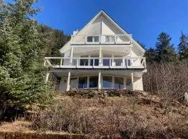 Home on the Hill at Kelli Creek
