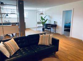Tolle Wohnung mit Seeblick, hotel v destinaci Zell am Moos
