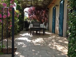 Le Cabanon d'Amandine et Gabriel, hôtel à Blauvac