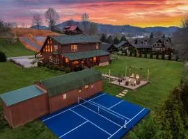 Luxury Cabin with Hot Tub Game Room & Pickle Ball