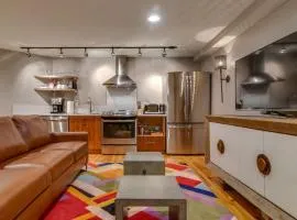 Comfy Family Retreat for 4 in DT Walk to Broadway