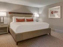 Charming Retreat for 2 Near Downtown & Broadway