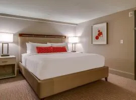 Cozy Retreat for 2 Heart of DT Near Broadway