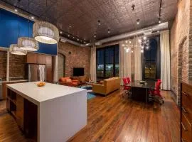 Nashville Riverfront Family Loft Stay for 4