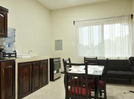 1 Apartamentos Petenchel, por Aeropuerto Flores Peten 1, hotel que aceita pets em Santa Elena
