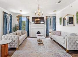 Old Spanish House Suite C Downtown Retreat, pl&aacute;žov&yacute; hotel v destinaci Biloxi