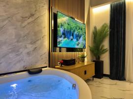 Olympus Luxury Collection - Spa Suite with Jacuzzi - City Center, hotel v destinácii Larisa