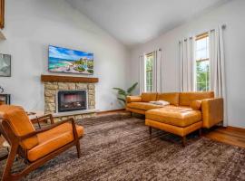 Quiet 2-Bedroom Condo with Garage and Fast Wi-Fi, l&auml;genhet i Fort Wayne