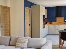 SUPERBE APPARTEMENT porte de la Cité Médiévale à SOMMIERES entièrement rénové très bien équipé 6 pers balcon clim parking privé devant, hotel v destinaci Sommieres