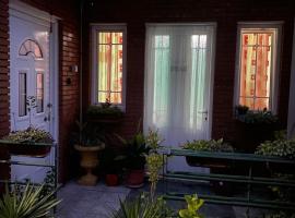 Charming Lakeside Stay, hotel in Pogradec