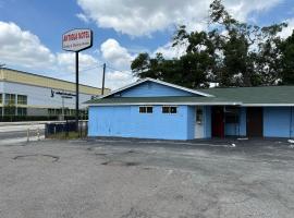 Antigua Motel by OYO Tampa US - 41, hotel v destinaci Tampa