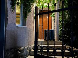 Brodsky's Cat Art Hostel, hostel em Novi Sad