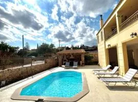 Anavissos Beachhouse with private pool and Bbq