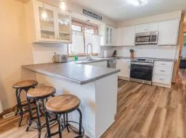 Stadium District Resch 3 BR Sleeps 8