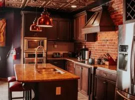Broadway 4br 2bth 2500sf Art Gallery and Steam Room