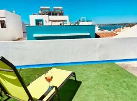 Bia Vintage Villa - Casa com Vista Mar, Terraço e Jardim no Centro de Alvor